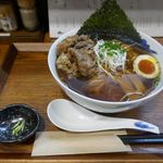 今回は豪華に「和牛そば　（濃い口黒醤油）」1200円を注文。