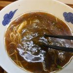 麺屋 猪一 - 最後は、卓上の備えられていたおぼろ昆布と、別皿に用意されていたゆずを丼の中へ！しっかりとかき混ぜておぼろ昆布とゆずの風味を馴染ませていきます。