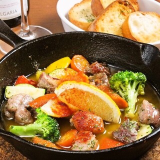 The luxurious Ajillo and fragrant grill are also popular ♪ Daily pasta is also available ◎