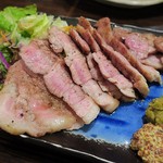 九州料理 マルキュウ - 九重豚の肩ロース焼きサラダ添え￥800