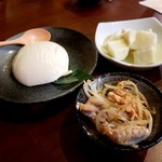 Kushiyaki Izakaya Kazu - 手前 お通し・奥左 手作り豆腐・奥右 長芋のわさび漬け