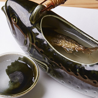 イワナの骨酒やみぞれ酒など、種類豊富なアルコールを用意