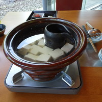 日本料理 京都 華暦 - 威圧感のある湯豆腐さん　カセットコンロは頂けない