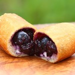 カフェSAWAYAテラス - ピロシキ「ブルーベリー＆クリームチーズ」（※季節限定）