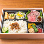お持ち帰り割烹 香千堂 - 【予約5個から】ローストビーフ御膳￥2850(税込)2営業日前までに5個以上でご予約ください。合計金額2万円以上で大阪市内にお届けします。1～4個は対応できません。