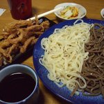 そば処 楽生門 - ゲソ天そば（麦切り合い盛り）