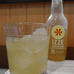 ダグズ・バーガー - IZZEのピーチ