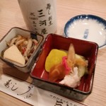 三河屋 - 定食の小鉢と漬物