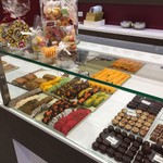 Maison Kelder - 店内　マカロンもあったり…