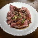 中村ホルモン店 - カルビ(780円)