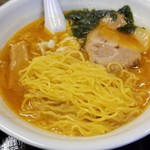 三代目たまり屋 - 鮭だし味噌中華の麺