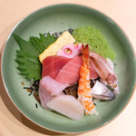 赤坂 すし 秀 - ミニ丼+握り5貫 1080円 の海鮮丼