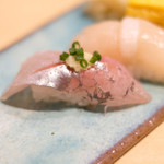 赤坂 すし 秀 - ミニ丼+握り5貫 1080円 のアジ