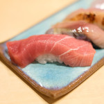 赤坂 すし 秀 - ミニ丼+握り5貫 1080円 の中トロ