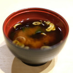 赤坂 すし 秀 - ミニ丼+握り5貫 1080円 の味噌汁