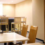 赤坂 すし 秀 - 店内のテーブル席の風景です