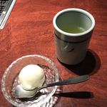 叙々苑 - サービスで、柚子シャーベット&緑茶