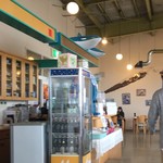 知床食堂 - 店内（2階）③
      奥の壁には大きい羅臼昆布