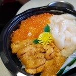 日本海鮮魚センター 新井店 - 三色丼