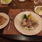 ペンション&コテージ クヌルプ - サラダとパンと共に。