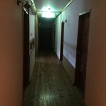 ペンション&コテージ クヌルプ - ゲームのワンシーンを思い出すの巻・その5・２階の暗い廊下。