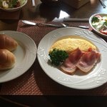 ペンション&コテージ クヌルプ - 朝ごはん。オムレツがフルフル！