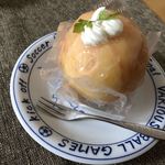 パティスリーモン・モ・ディス - フォークで桃果
      