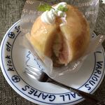 パティスリーモン・モ・ディス - 中にクリーム