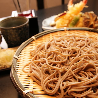 Delicious soba noodles and special dishes made with carefully selected ingredients. Selected courses also available