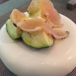 Abats. - 泉州の水茄子に自家製鶏生ハムを乗せたアミューズ ジャブがストレート並みの威力です