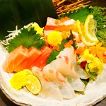 蟹と大間マグロ専門店 三河 - 贅沢お造り三点盛　めちゃ美味しかった