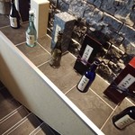 とみ井 - 酒瓶ディスプレー