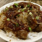 ステーキ屋 暖手 - 虚を突かれる程の控えめな居住まい。