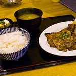 博多中洲ぢどり屋 - 豚バラの炭火焼き定食