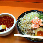 二丁目ラーメン - つけ麺650円。濃厚魚介豚骨かと思いきや、赤い！辛さはココイチで言えば3辛位です。