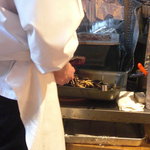 いっ木 - 炭火焼の後に藁で燻し香りづけ。