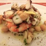 トラットリア 29 - 「ひよこ豆と魚介のサラダ」：ホクホクひよこ豆とシーフードの食感が楽しい！素朴でほっとする美味しさ♪