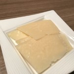 ハース - お通しのチーズ