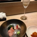 Sushi Wasabi - お刺身の盛り合わせ。マグロを湯葉に巻いて。