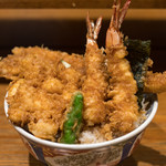 Nihombashi Tendon Kaneko Hannosuke - 2018.8 江戸前天丼（980円）海老2尾、穴子、烏賊と小柱のかき揚げ、半熟玉子、海苔、獅子唐