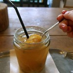 ブランチ - シロップ漬けのレモンピール、ぜんぶ食べられます。