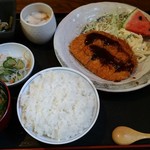 トンカツ定食