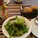 南欧田舎料理のお店タパス - サラダ､パン