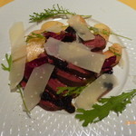 スタジオーネ フルッティフィカーレ - メイン（白桃とマグレカナール鴨のタリアータ　バルサミコシャリアピンソース）