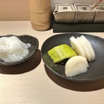 焼鳥 おみ乃 - おろし + 漬物