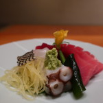 日本料理 幸庵 - メイチダイ、鮪、たこの刺身盛合せアップ