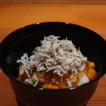 日本料理 幸庵 - もろこし、人参、椎茸の出汁餡がけ御飯 釜揚げしらす乗せ