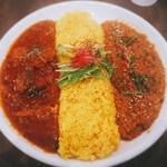 スパイシーカリーハウス半月 - 2種盛りカレー