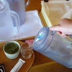 とらや工房 - 水は、セルフ