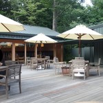 とらや工房 - オープンテラス席はちょいと暑い